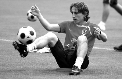 青岛海牛vs河南首发：4外援PK2外援 钟义浩出战