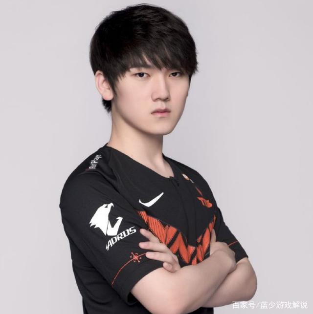内野右侧微 内野右侧微